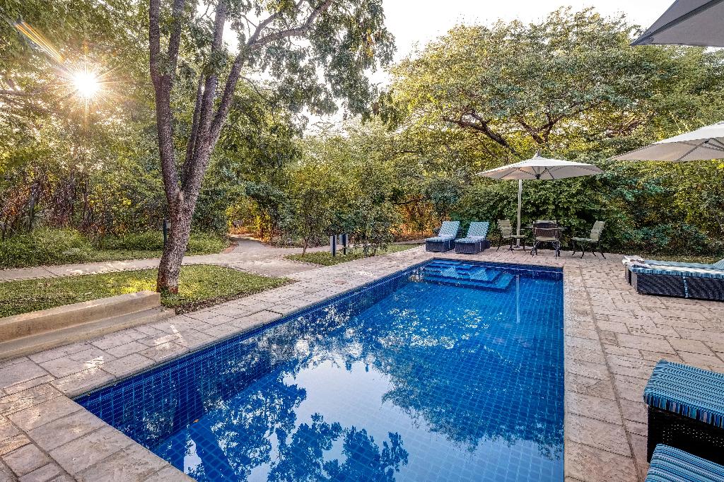Mbano Manor Hotel Victoria Falls - Pool