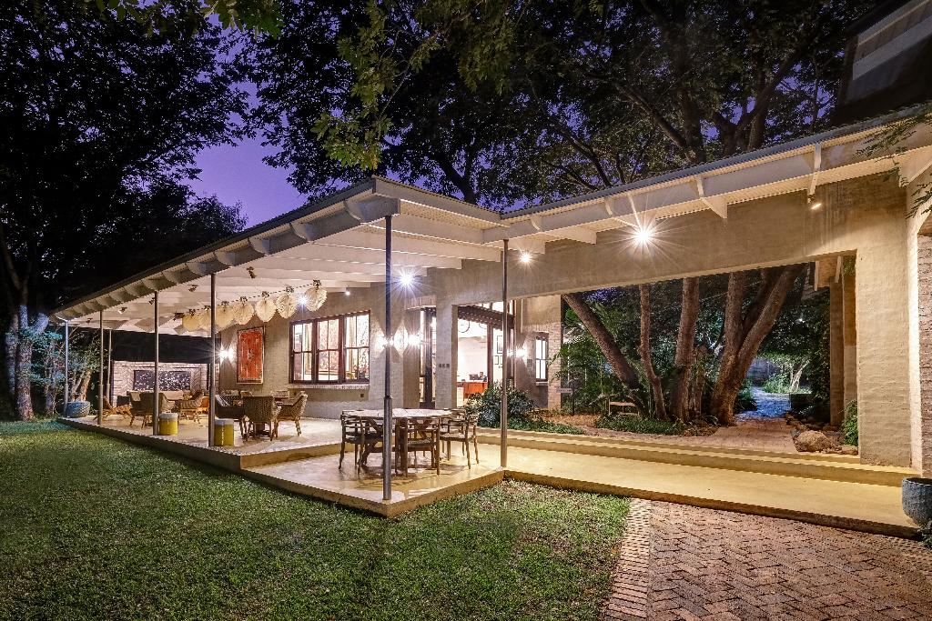 Mbano Manor Hotel Victoria Falls - Terrace