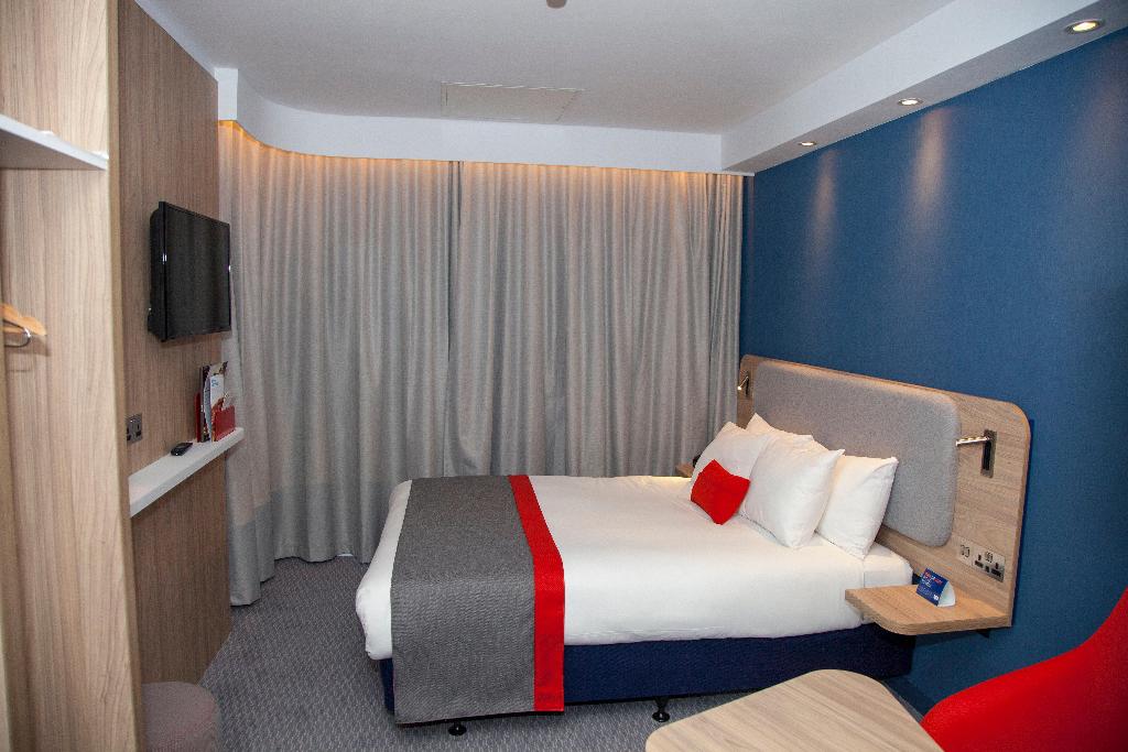 Holiday Inn Express Cardiff Bay