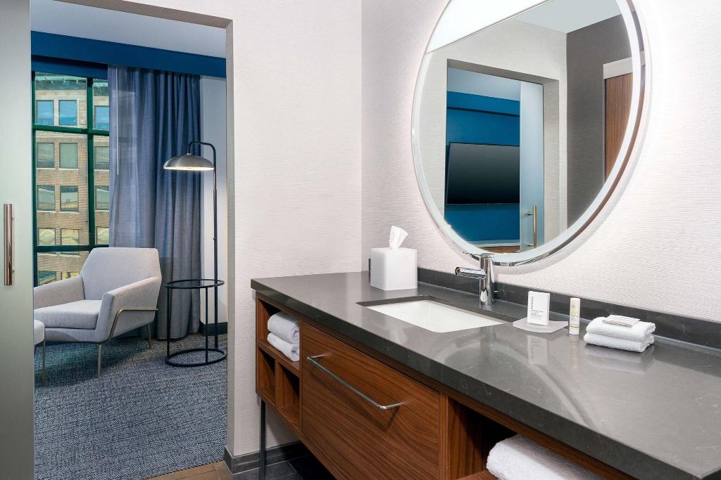 Courtyard By Marriott Atlanta Midtown
