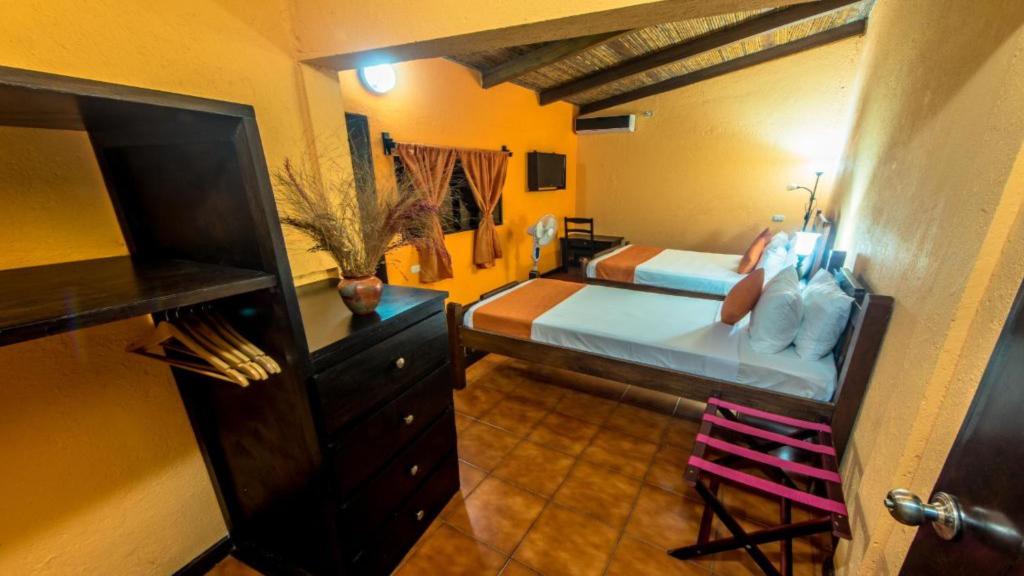 Hotel El Maltese - Lakefront