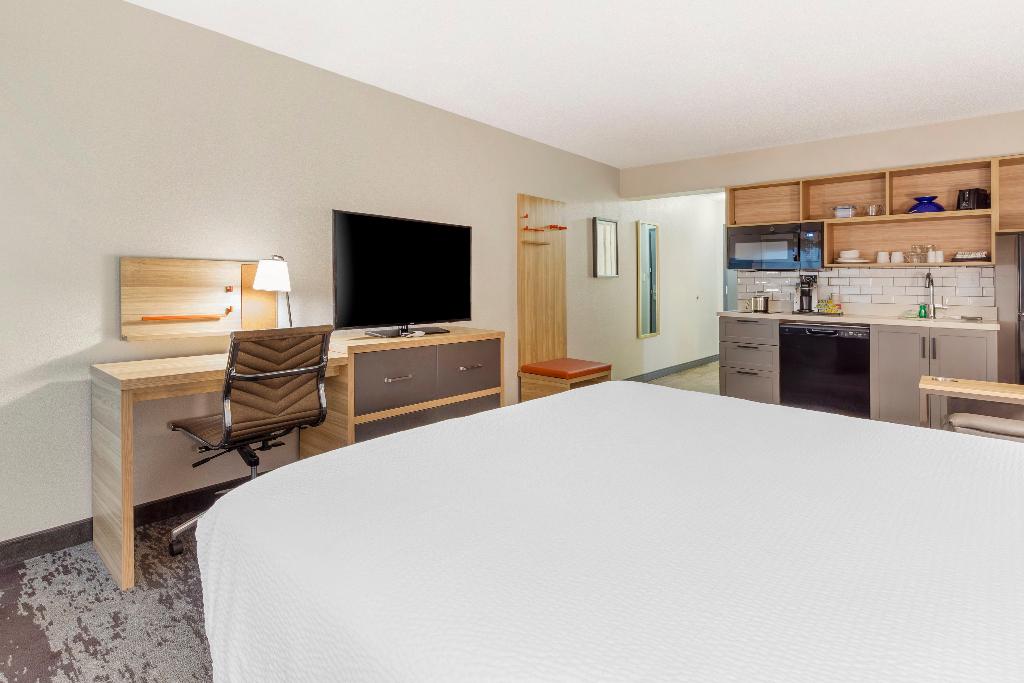 Candlewood Suites Roanoke Airport