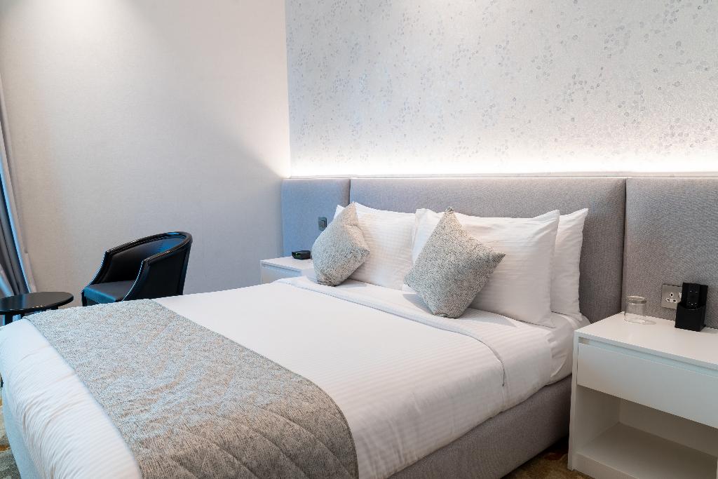 E-Stay Hotel