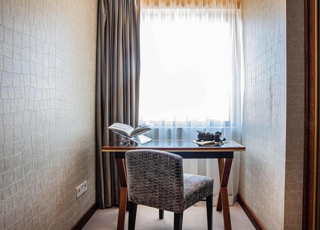 Wine & Books Porto Hotel
