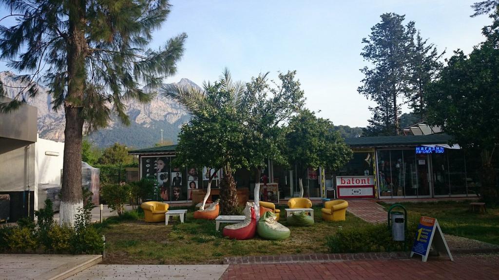 Omorfi Garden Resort 4*