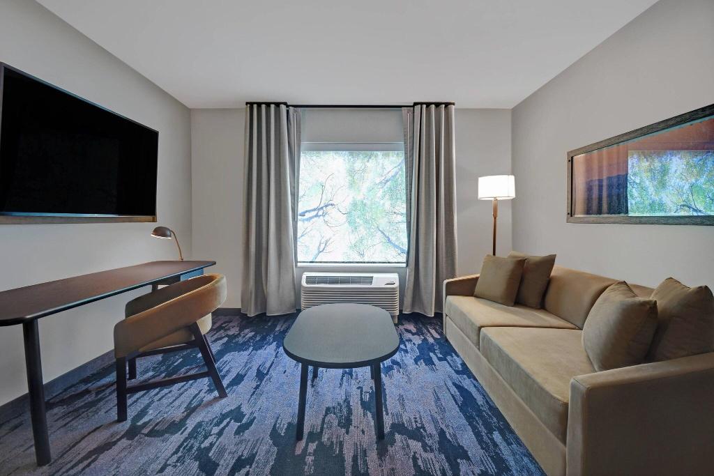 Fairfield Inn and Suites By Marriott Mansfield