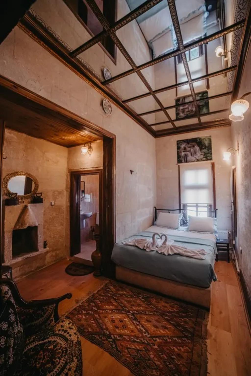Born Hotel