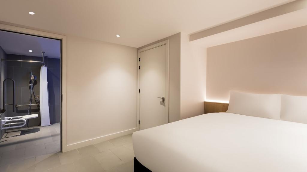 Hotel Zedwell Underground Tottenham Court Road, Großbritannien, London. Großes 2