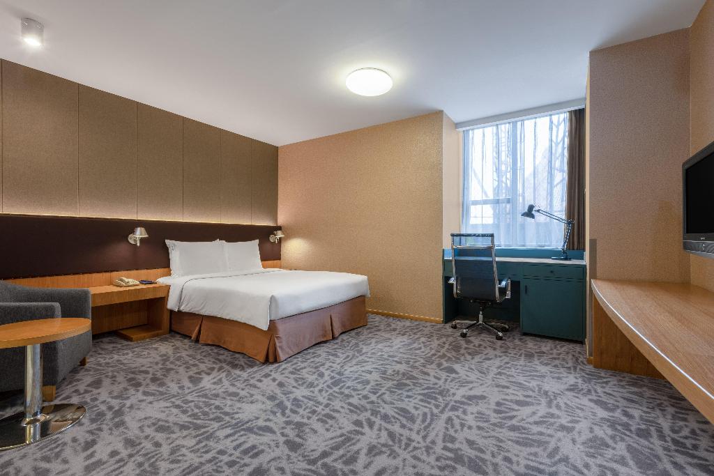 Holiday Inn Express Minzuyuan