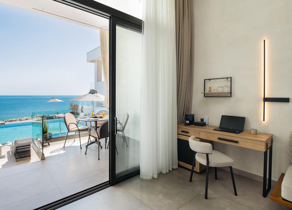 Akrotiri Olympus Luxury Suites