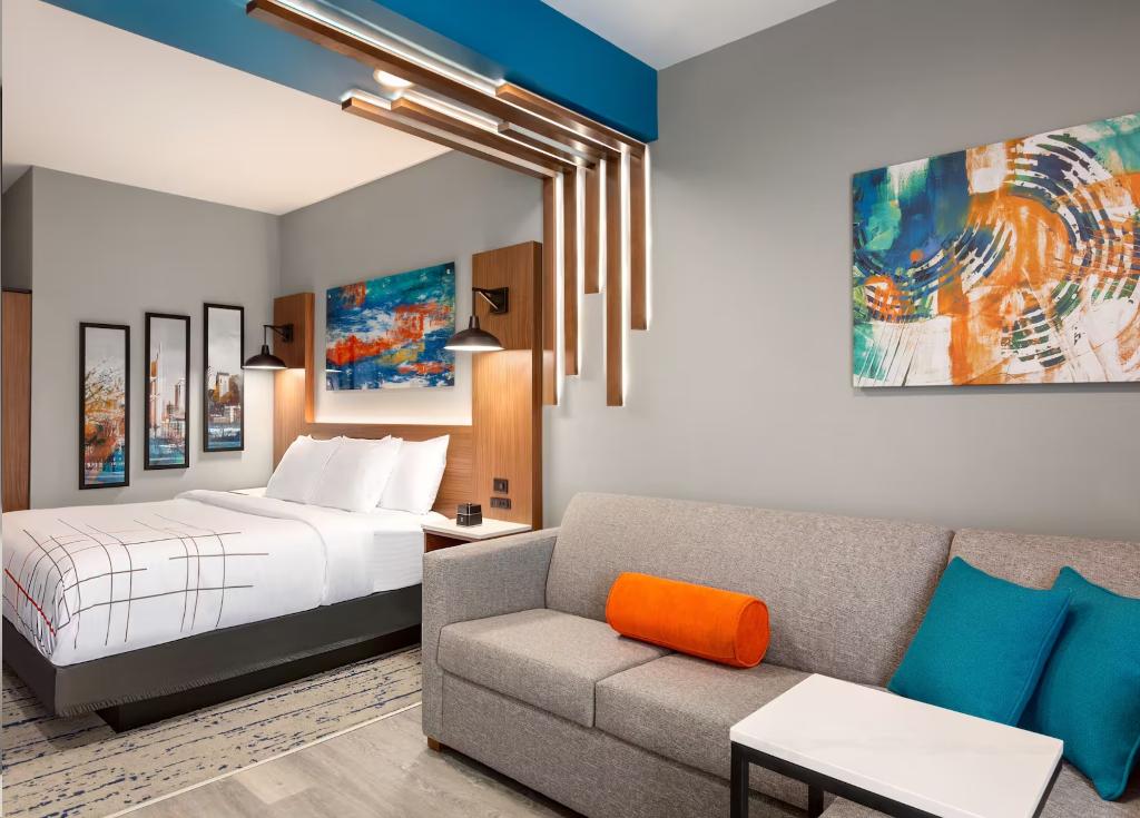 La Quinta Inn and Suites Mount Laurel Moorestown