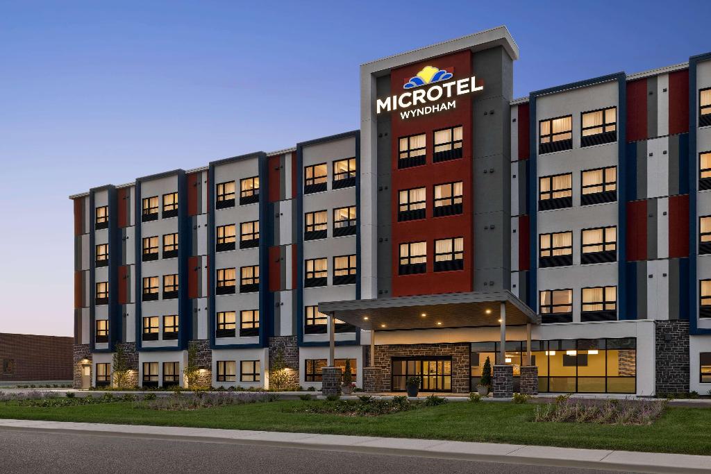 Microtel Inn and Suites By Wyndham Boisbriand