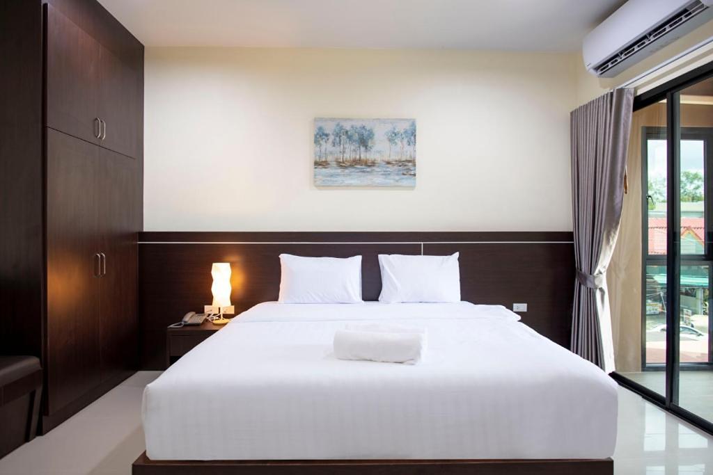 Thip Thip Hotel By Zuzu