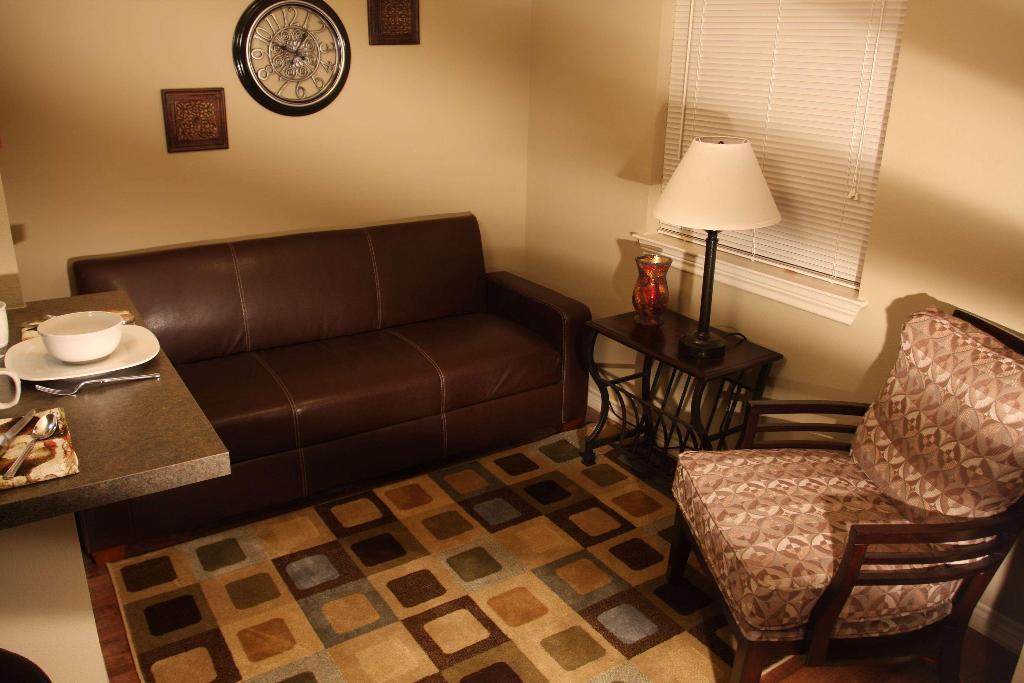 Eagles Den Suites Kenedy A Travelodge By Wyndham