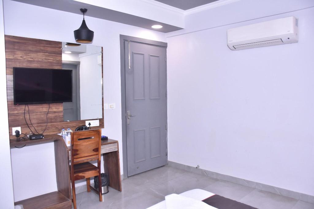 Chhavi Hotels