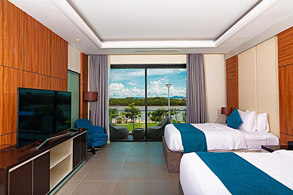 Castle Bayview Resort & Spa