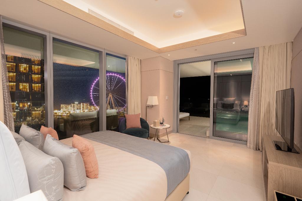 Five Luxe Hotel