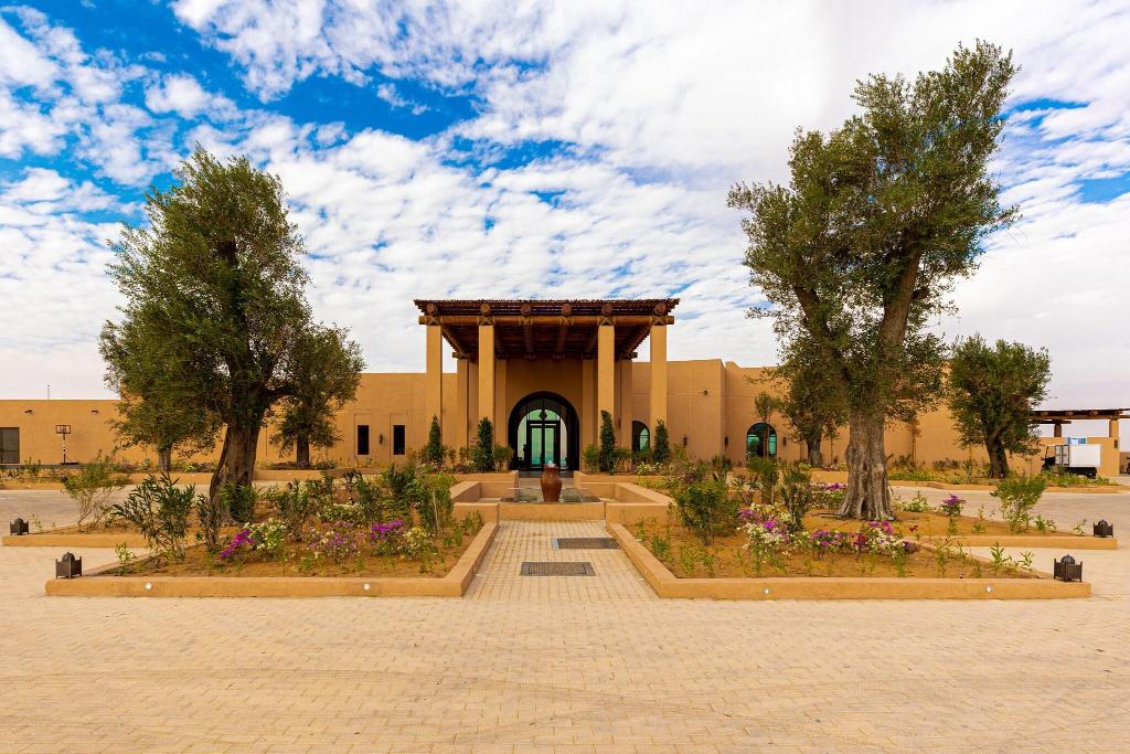 Bab Al Nojoum Bateen Liwa - General view