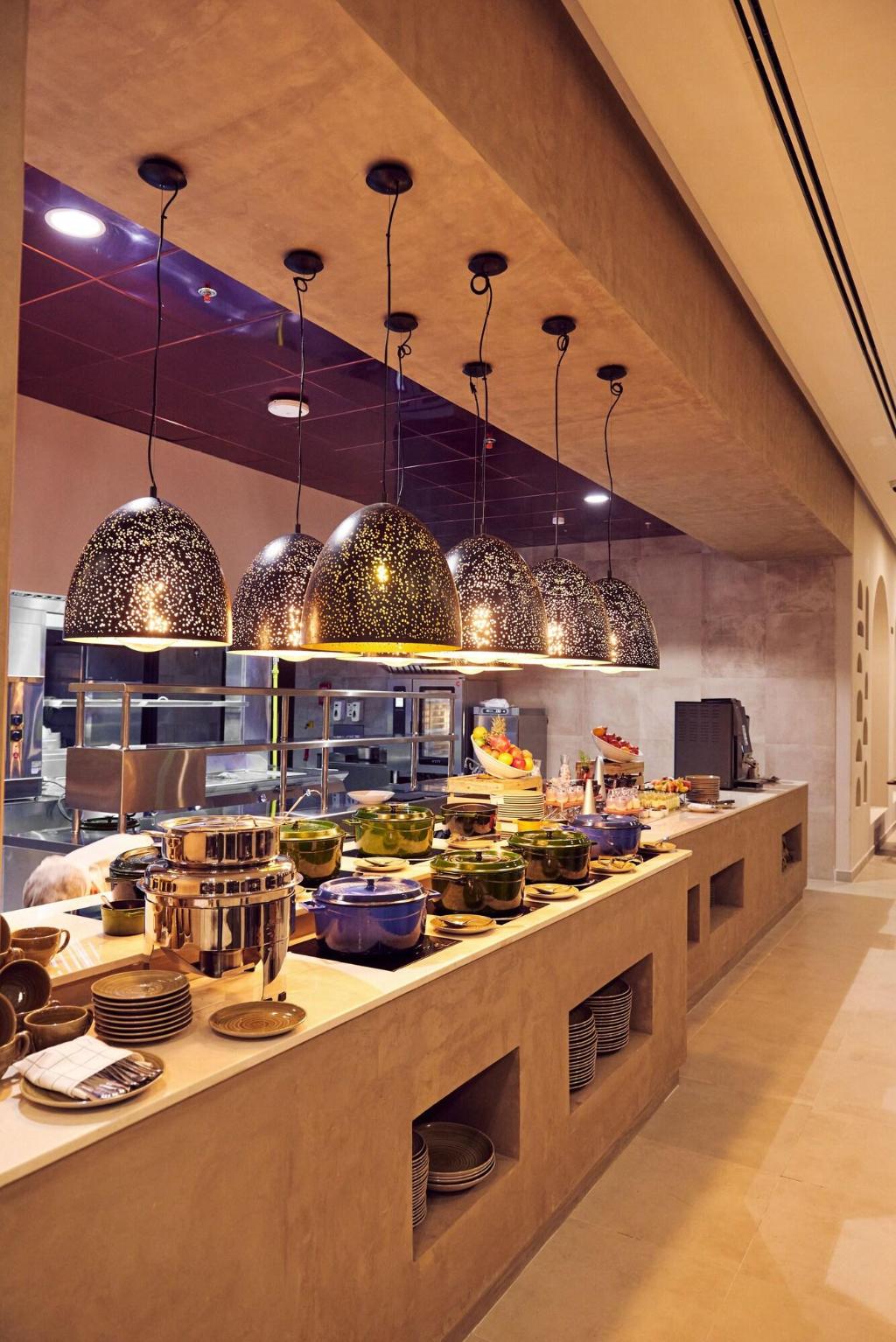 Bab Al Nojoum Bateen Liwa - Restaurant