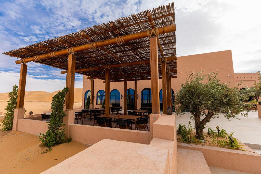 Bab Al Nojoum Bateen Liwa - Restaurant