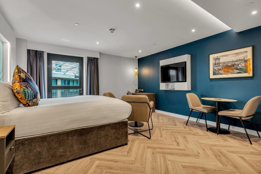 Roomzzz Edinburgh