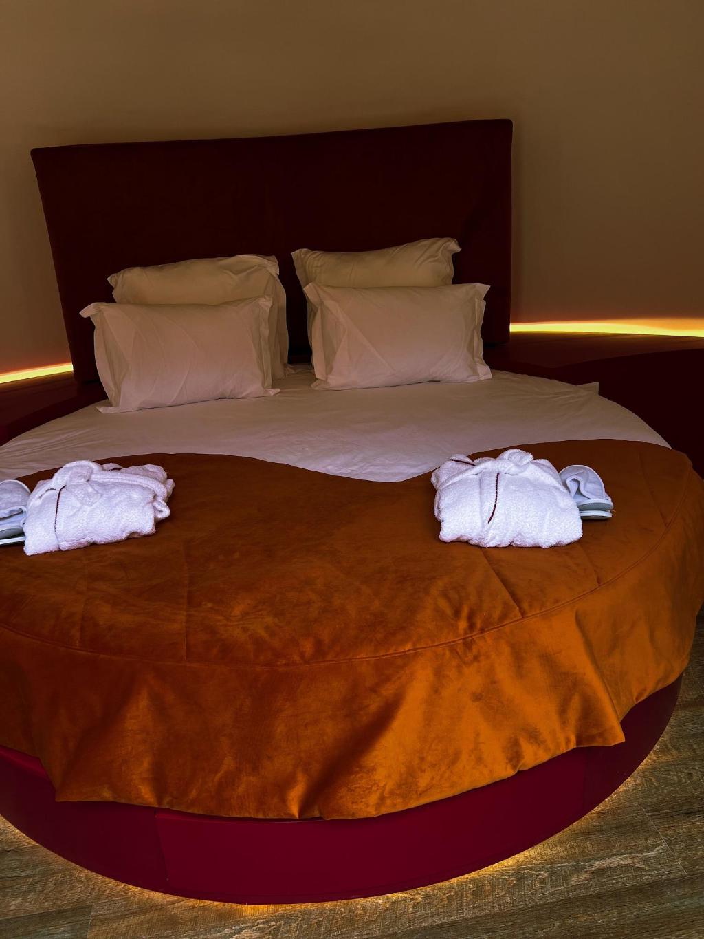 Cherry Sculpture Hotel