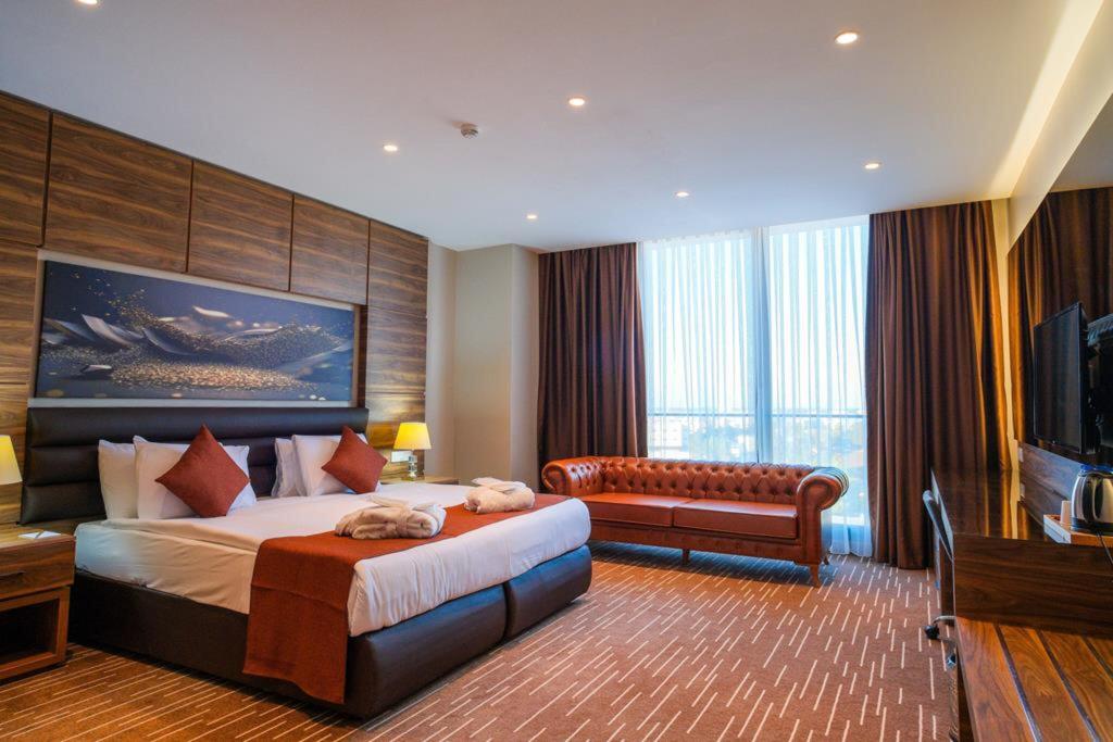 Ekor Elegance Hotel