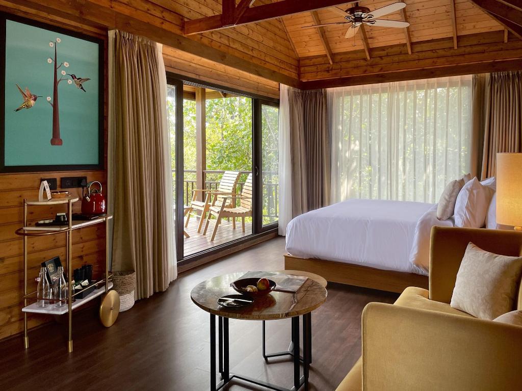 The Postcard Hideaway, Netravali