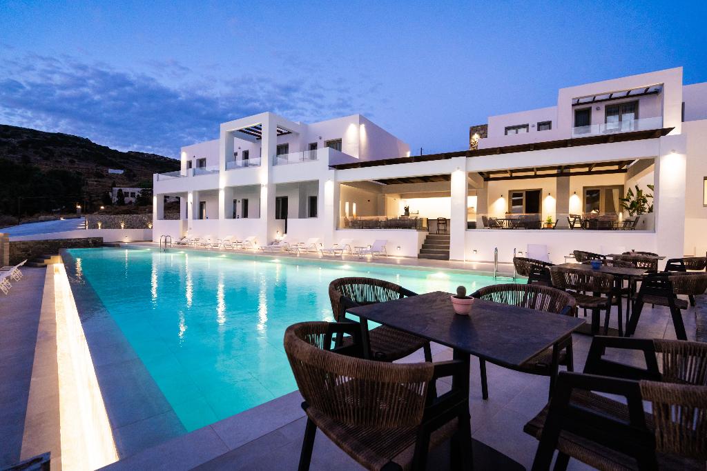 Kouros Blanc Resort & Suites