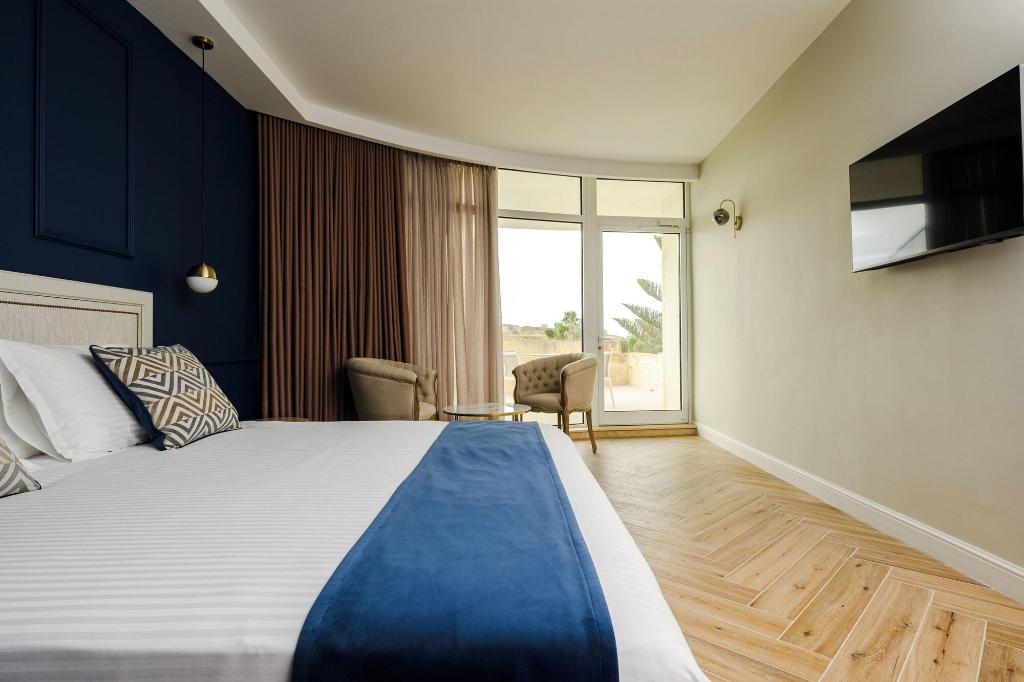 Xvi Suites