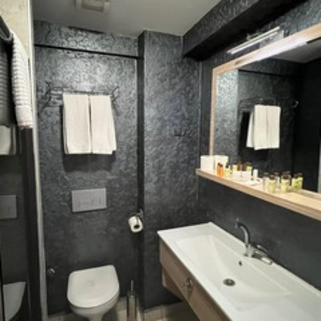 Mox Hotel