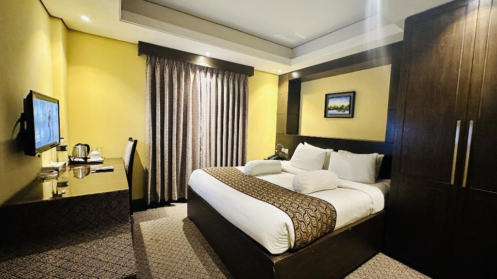 Hotel The Capital