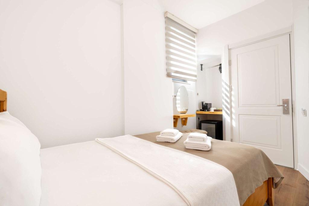 Audo Local Hotel