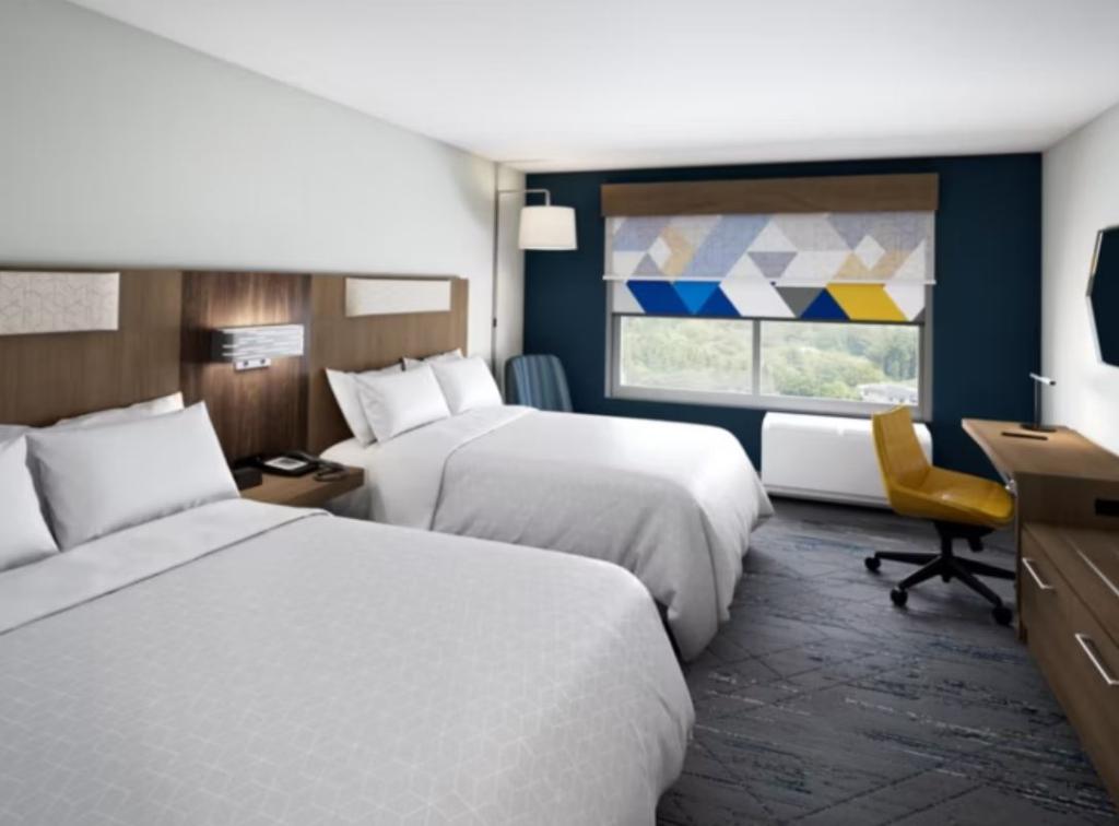 Holiday Inn Express & Suites Fresno Airport By IHG