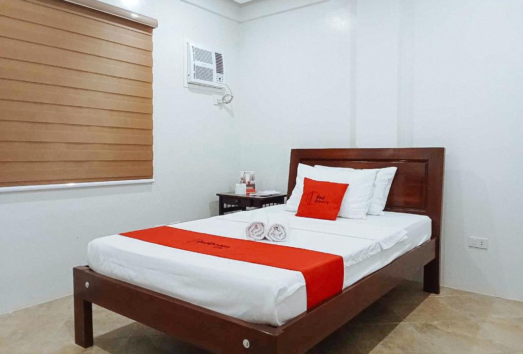 Reddoorz @ David's Travellers Inn Cavite
