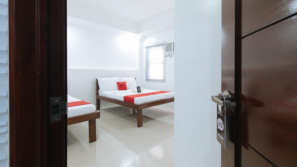 Reddoorz Plus @ D'builders Poblacion - Bgc