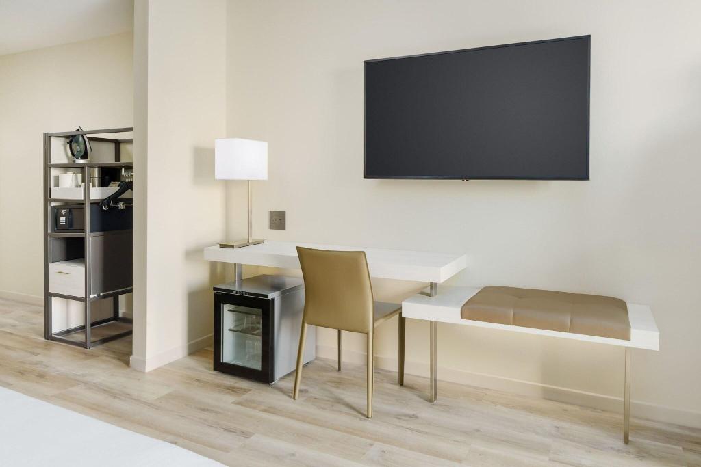 Ac Hotel By Marriott Naples 5th Avenue