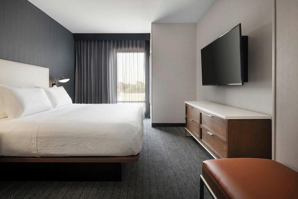 Courtyard By Marriott Fresno Clovis