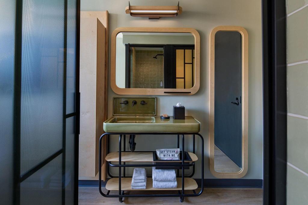 Moxy Brooklyn Willamsburg