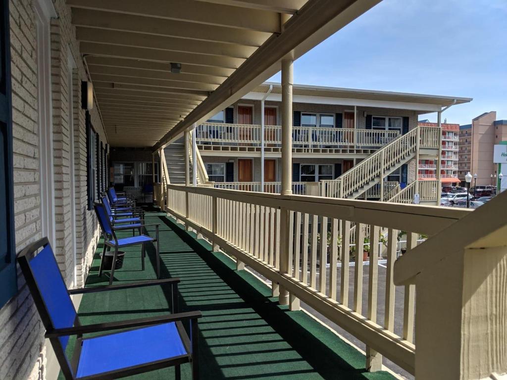 Crystal Sands Motel
