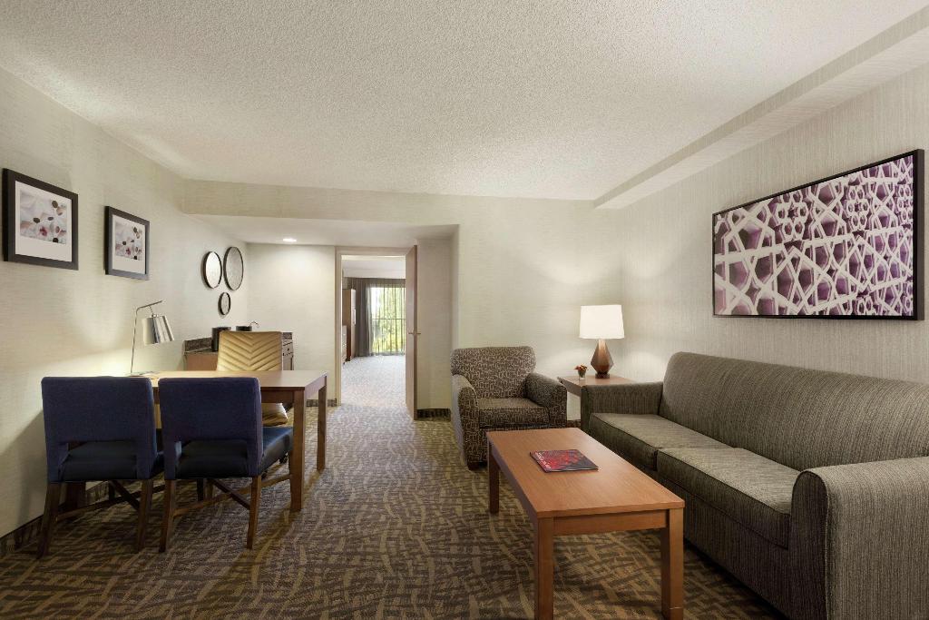 Embassy Suites Santa Ana - Orange County Airport