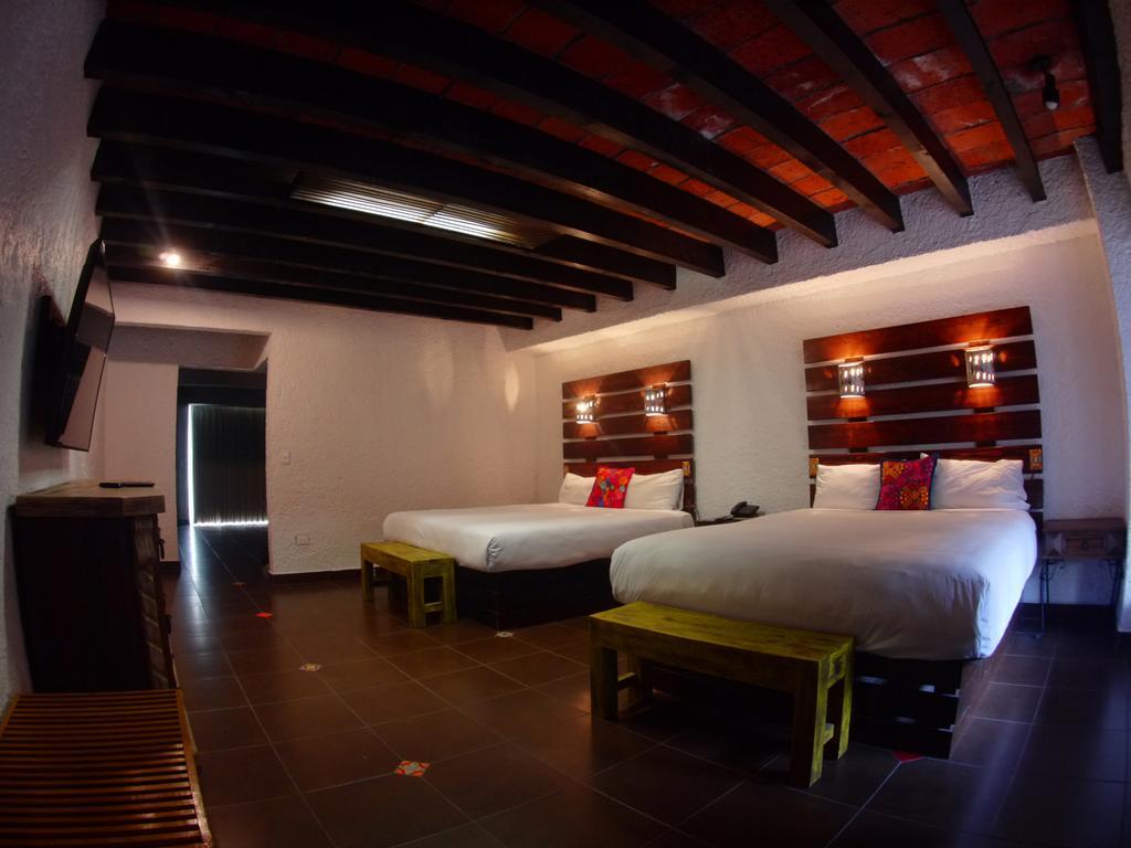 Las Rocas Resort & Spa