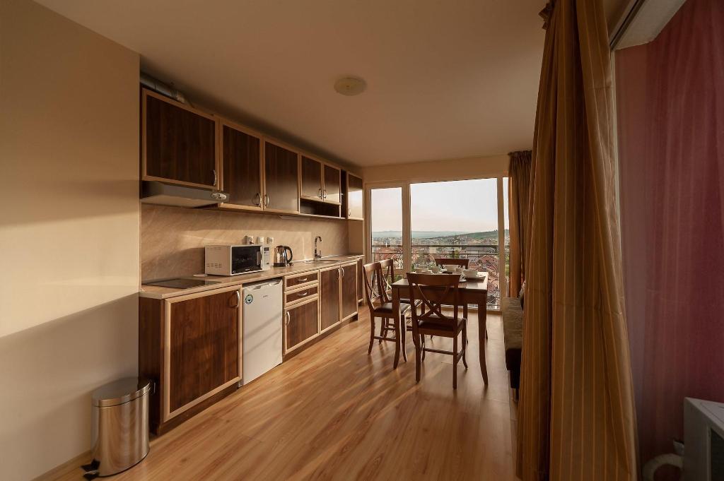 Roel Residence Apartments