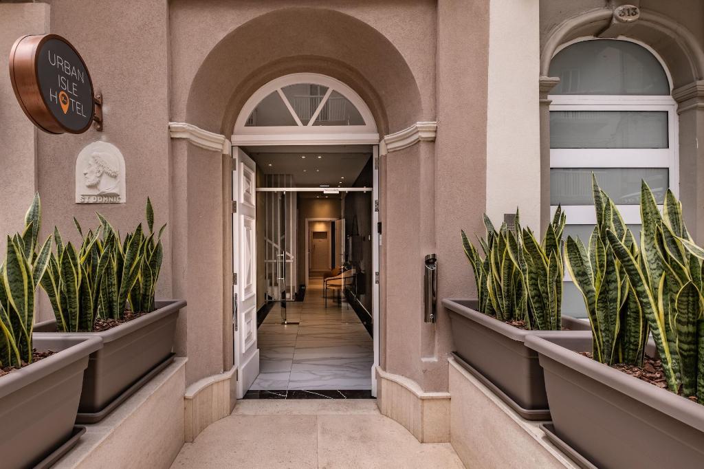 Urban Isle Hotel — property photo 1