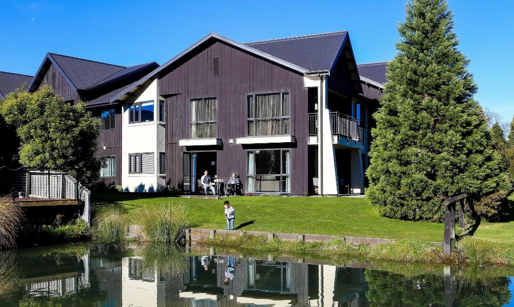 Village Lake Apartments