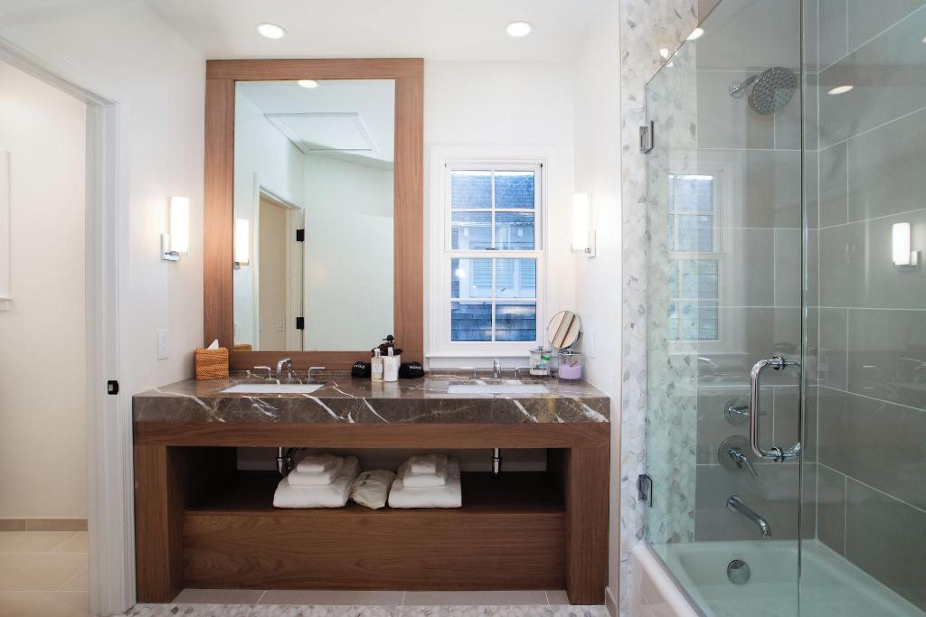 Carmel Beach Hotel