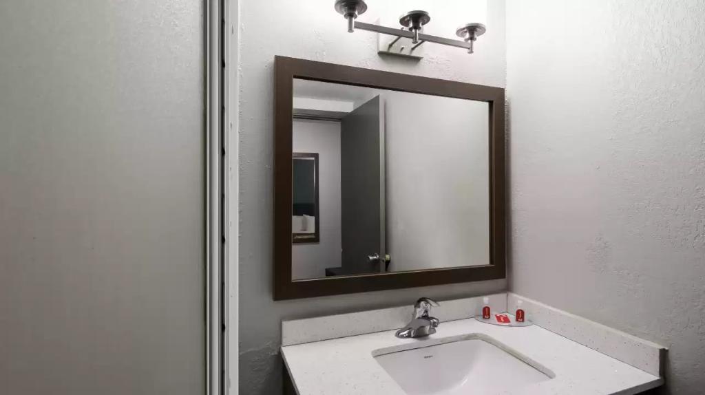 Econo Lodge Portage