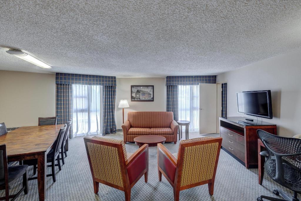 Riverside Hotel & Conference Center