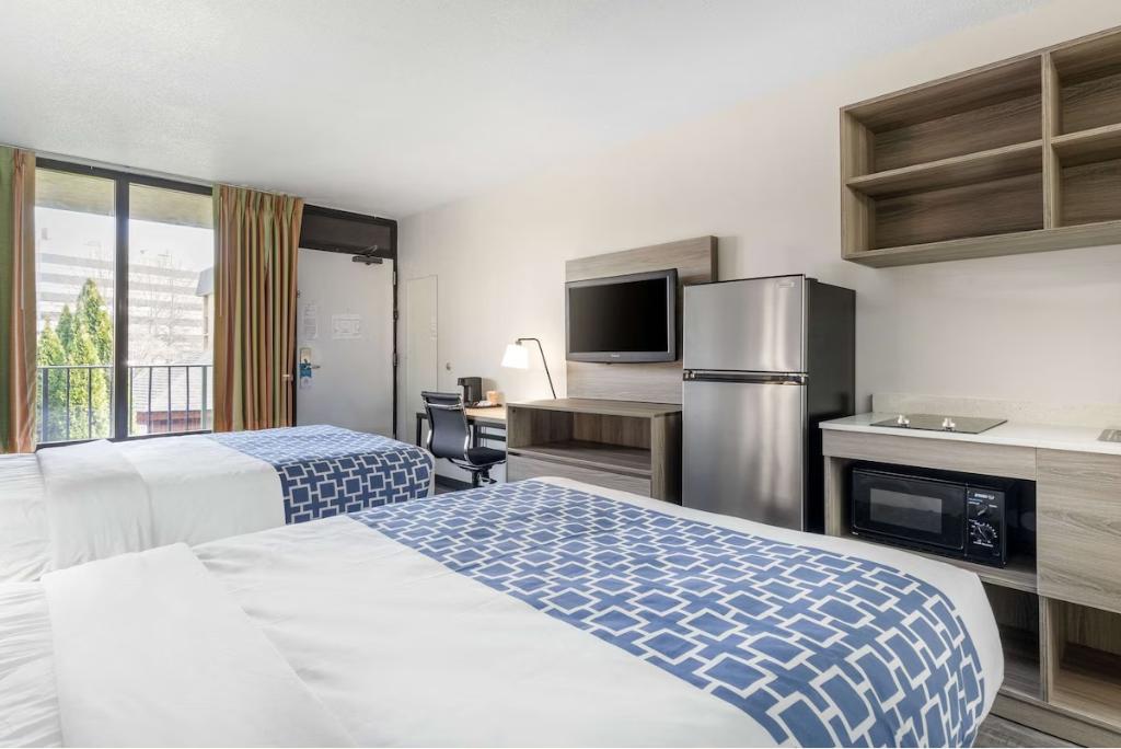 Suburban Studios Tysons Corner