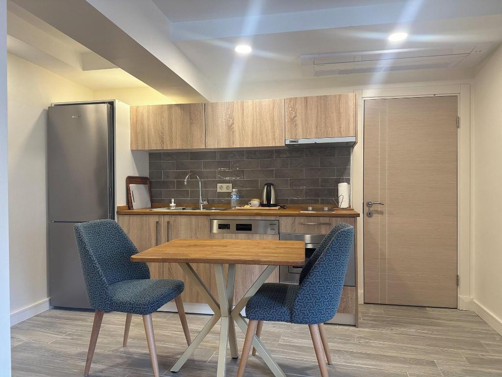 Roys Hotel & Suites